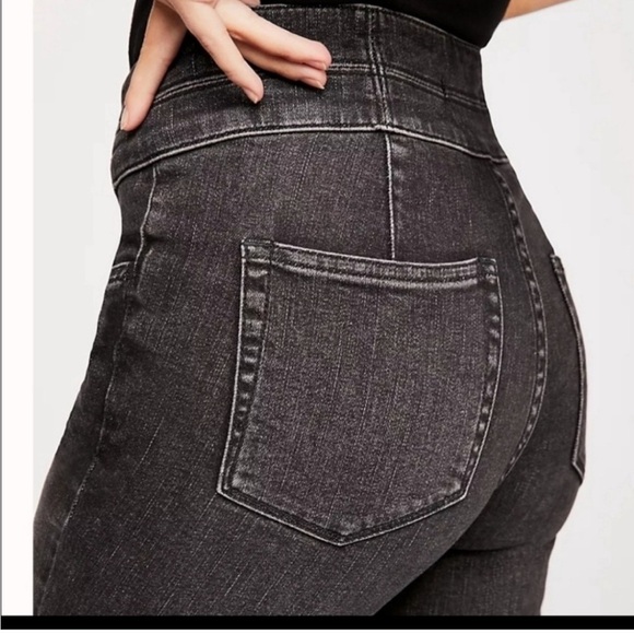 We The Free Curvy High Rise Lace Up Black Jeans
Size 26 - Picture 2 of 6